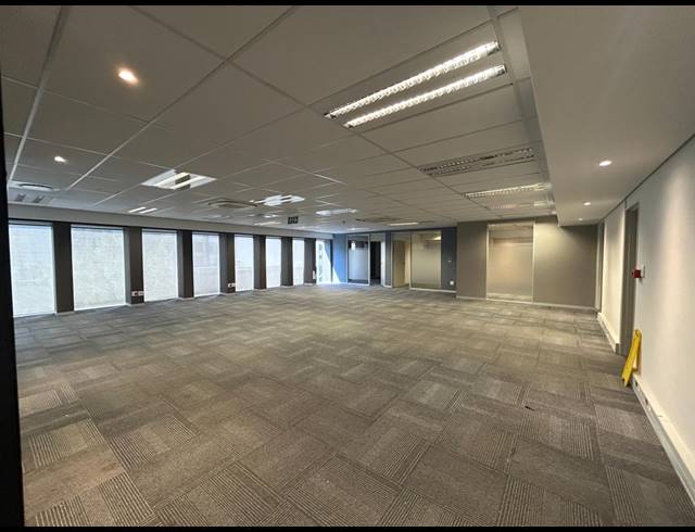 386.50M² BUILDING TO LET IN FORESHORE